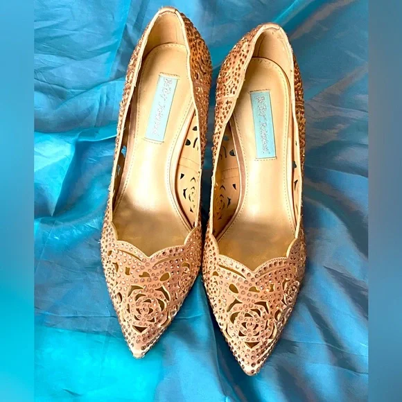 EUC w/box,Blue by Betsey Johnson Elsa Princess pumps,rose gold,ABS crystals, 8 - Picture 5 of 16